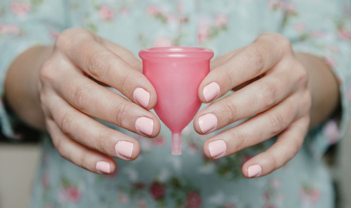 Cómo usar una copa menstrual 1 Cómo usar una copa menstrual