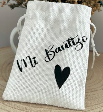 Celebrando un nuevo comienzo: Ideas para detalles de bautizo encantadores y asequibles