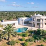 Villas de lujo en Menorca para vacaciones familiares inolvidables y tranquilas